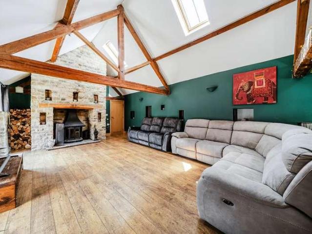 4 bed house for sale