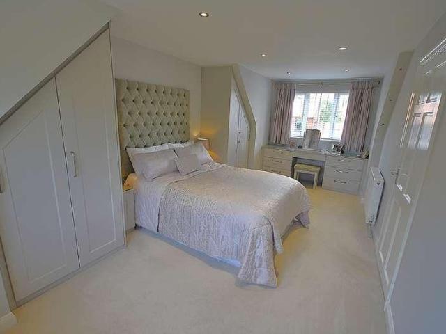 4 bed house for sale