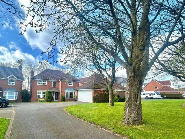 4 bed house for sale