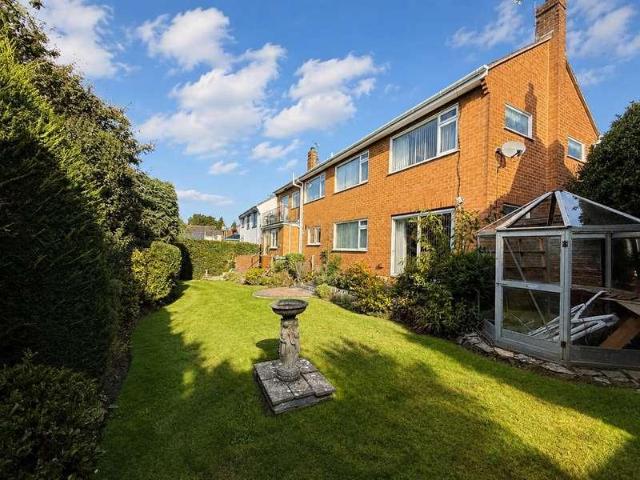 4 bed house for sale