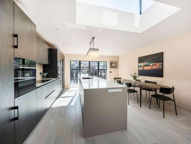 4 bed house for sale