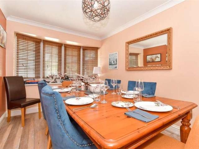 4 bed house for sale
