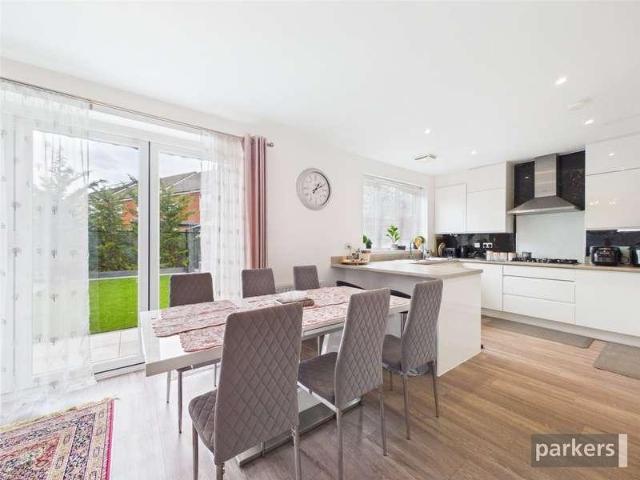 4 bed house for sale