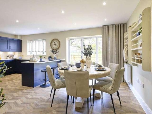 4 bed house for sale