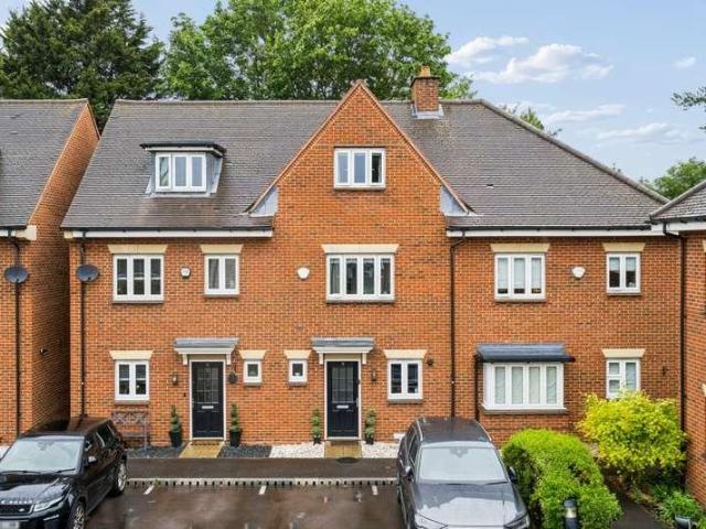 4 bed house for sale
