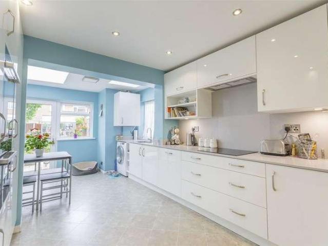 4 bed house for sale