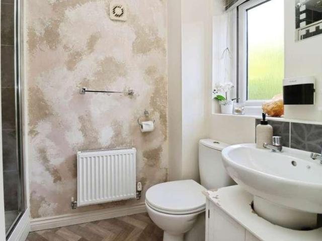 4 bed house for sale