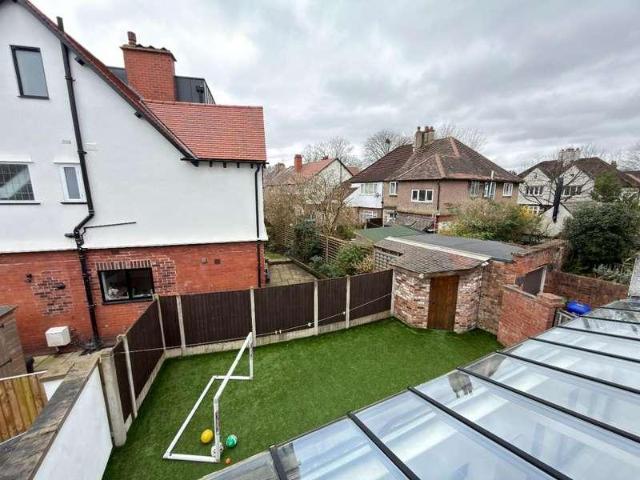 4 bed house for sale