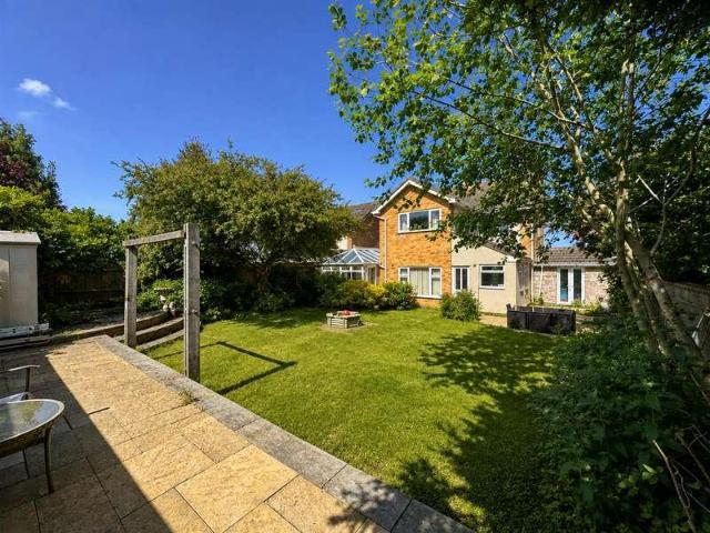 4 bed house for sale