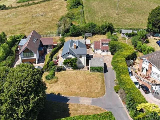 5 bed house for sale