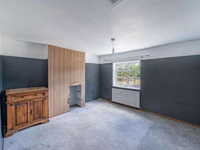 4 bed house for sale