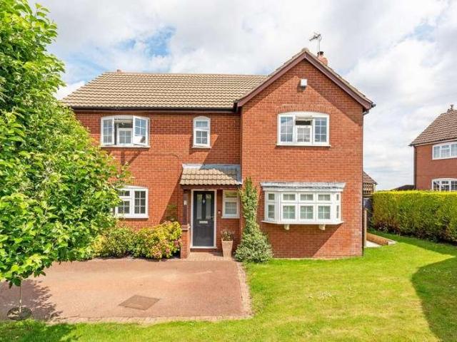 4 bed house for sale
