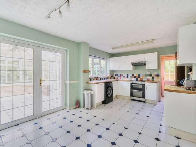 4 bed house for sale