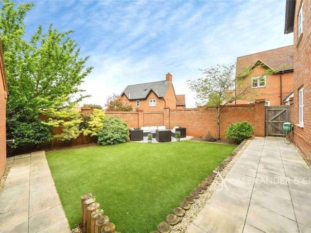 4 bed house for sale