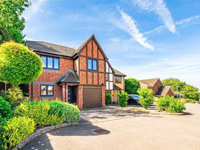 4 bed house for sale