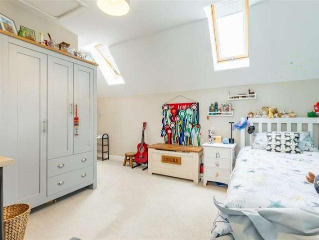 4 bed house for sale
