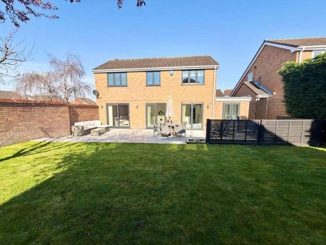 4 bed house for sale
