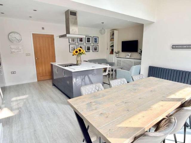 4 bed house for sale