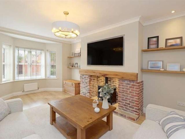 4 bed house for sale