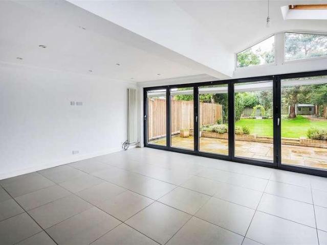 4 bed house for sale