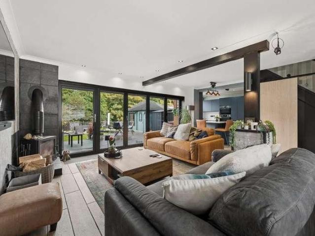 4 bed house for sale