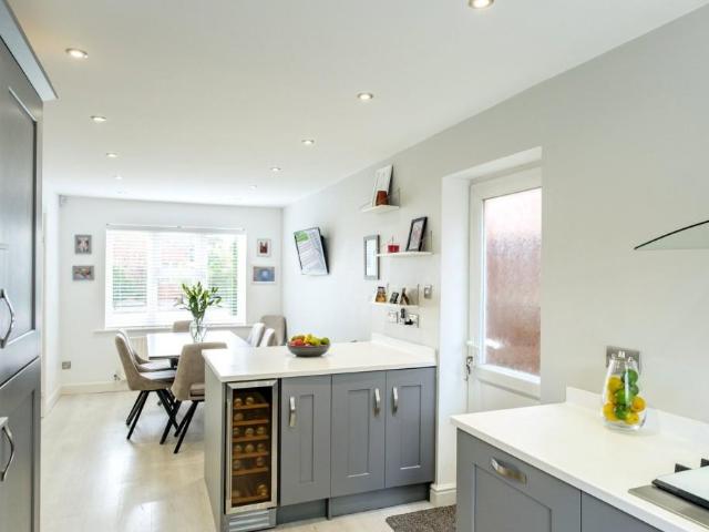 4 bed house for sale