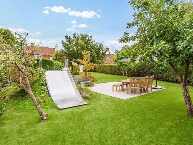 4 bed house for sale