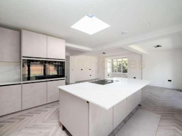 4 bed house for sale