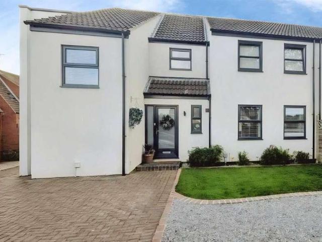 4 bed house for sale