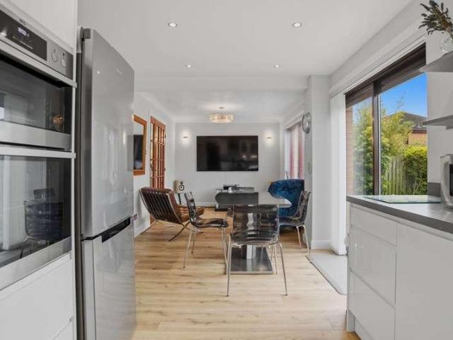 4 bed house for sale