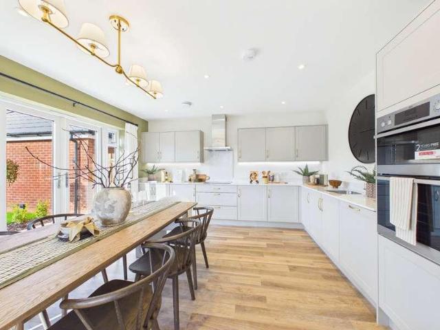 4 bed house for sale