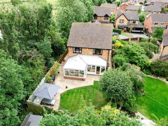 4 bed house for sale