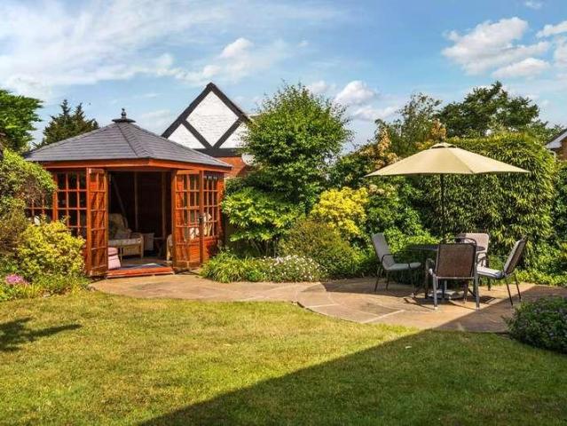4 bed house for sale