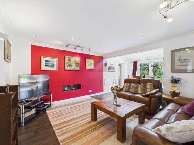 4 bed house for sale