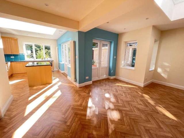 4 bed house for sale