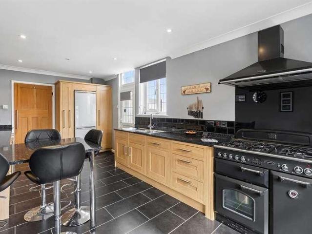 4 bed house for sale