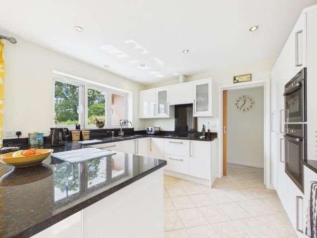 4 bed house for sale