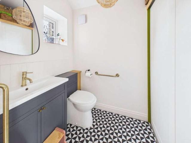 4 bed house for sale