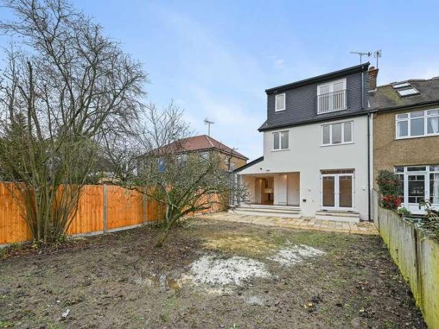 4 bed house for sale