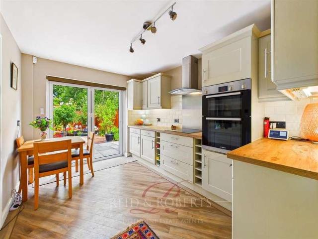 4 bed house for sale
