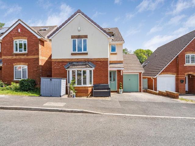 4 bed house for sale