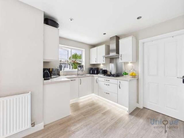 4 bed house for sale