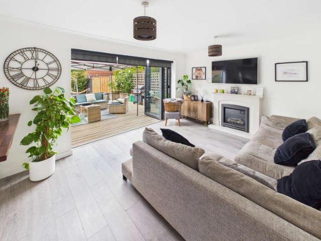 4 bed house for sale
