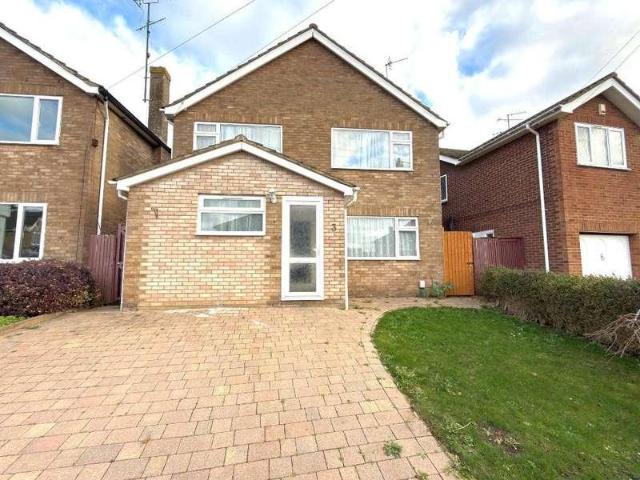 4 bed house for sale