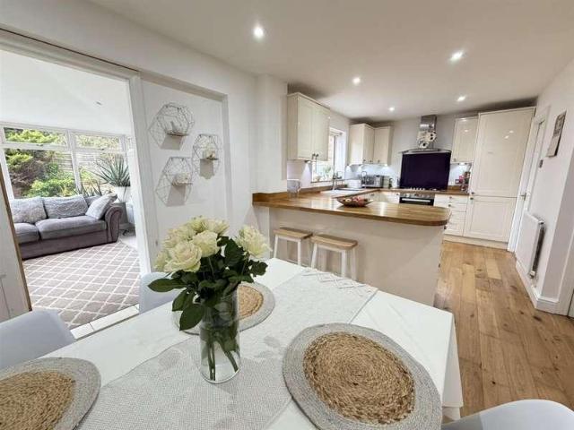 4 bed house for sale