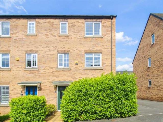 4 bed house for sale