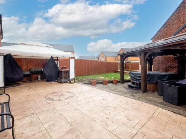 4 bed house for sale