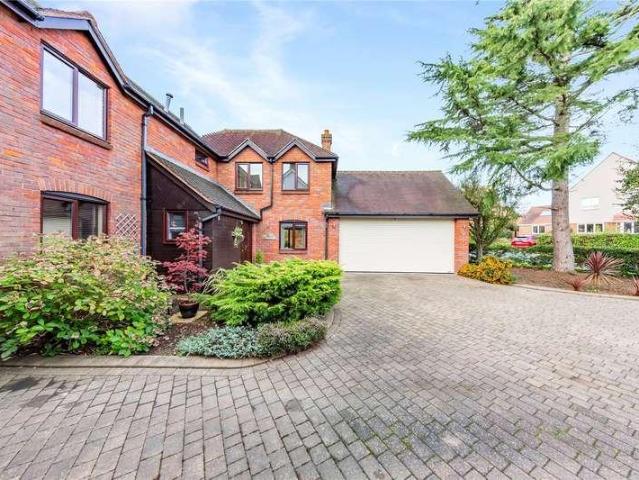 4 bed house for sale