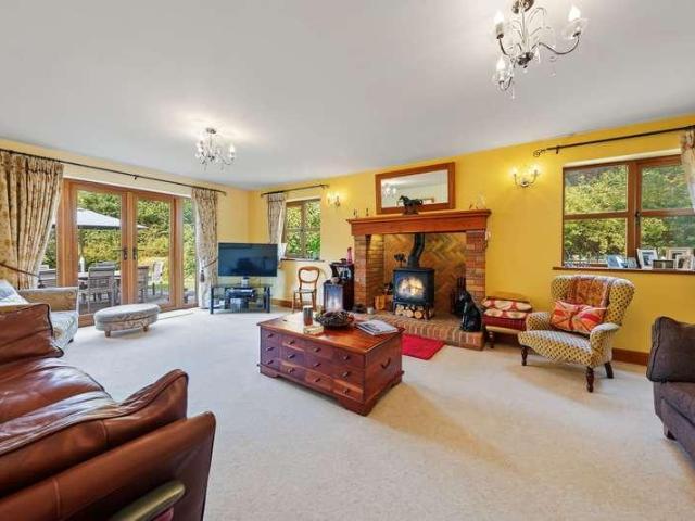 4 bed house for sale