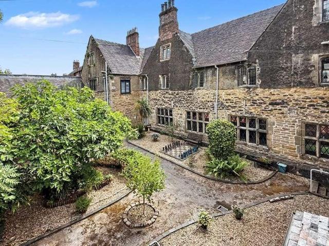 4 bed house for sale